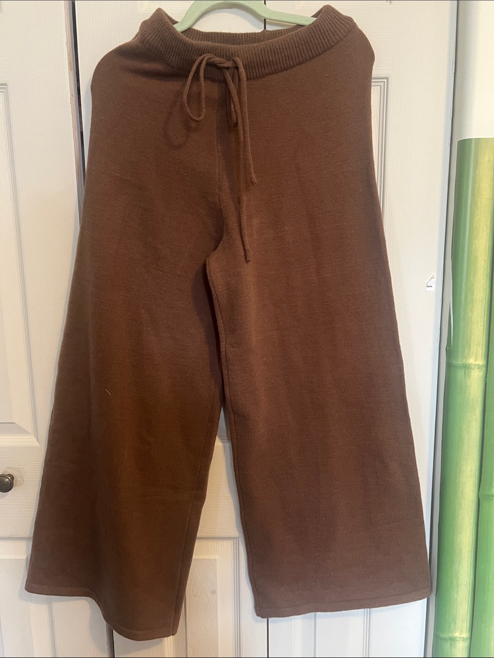 Relaxed Brown Wide-Leg Knit Joggers with Drawcord